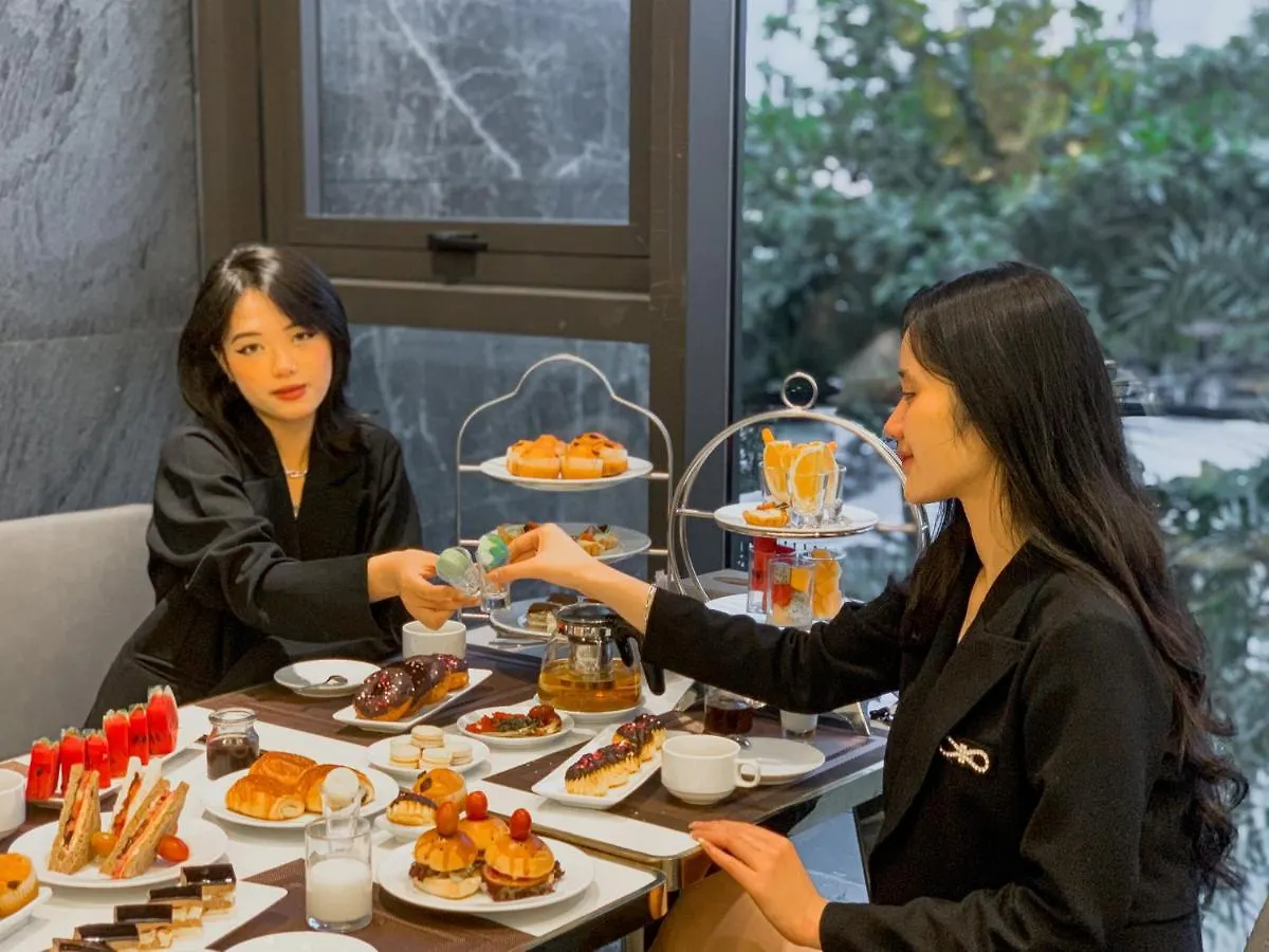 Golden Lotus Grand Da Nang - Panoramic Rooftop Bar & Daily Afternoon Tea 4*,  베트남
