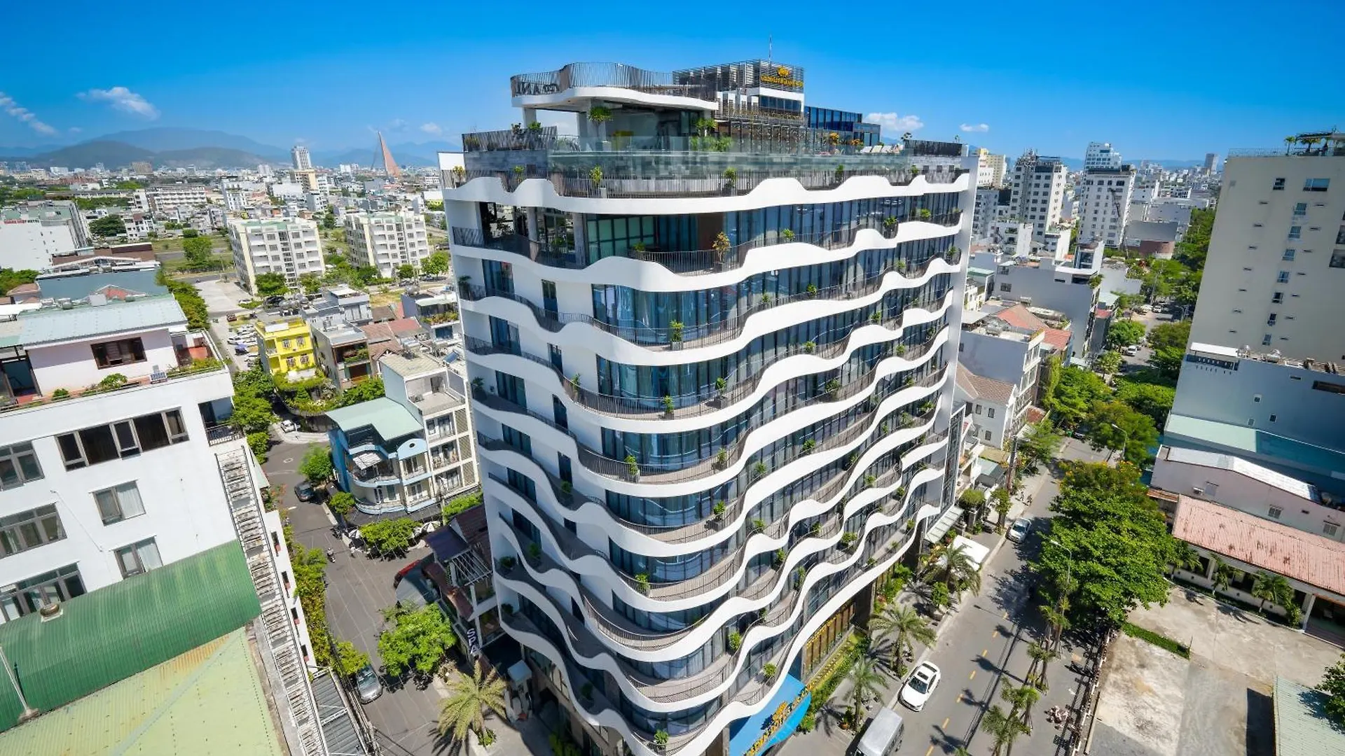호텔 Golden Lotus Grand Da Nang - Panoramic Rooftop Bar & Daily Afternoon Tea