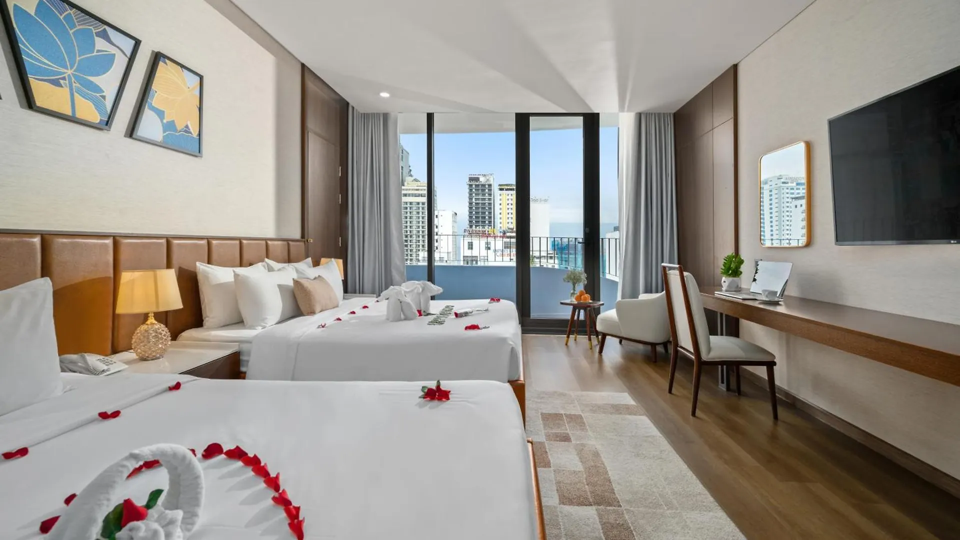 Golden Lotus Grand Da Nang - Panoramic Rooftop Bar & Daily Afternoon Tea 4*,