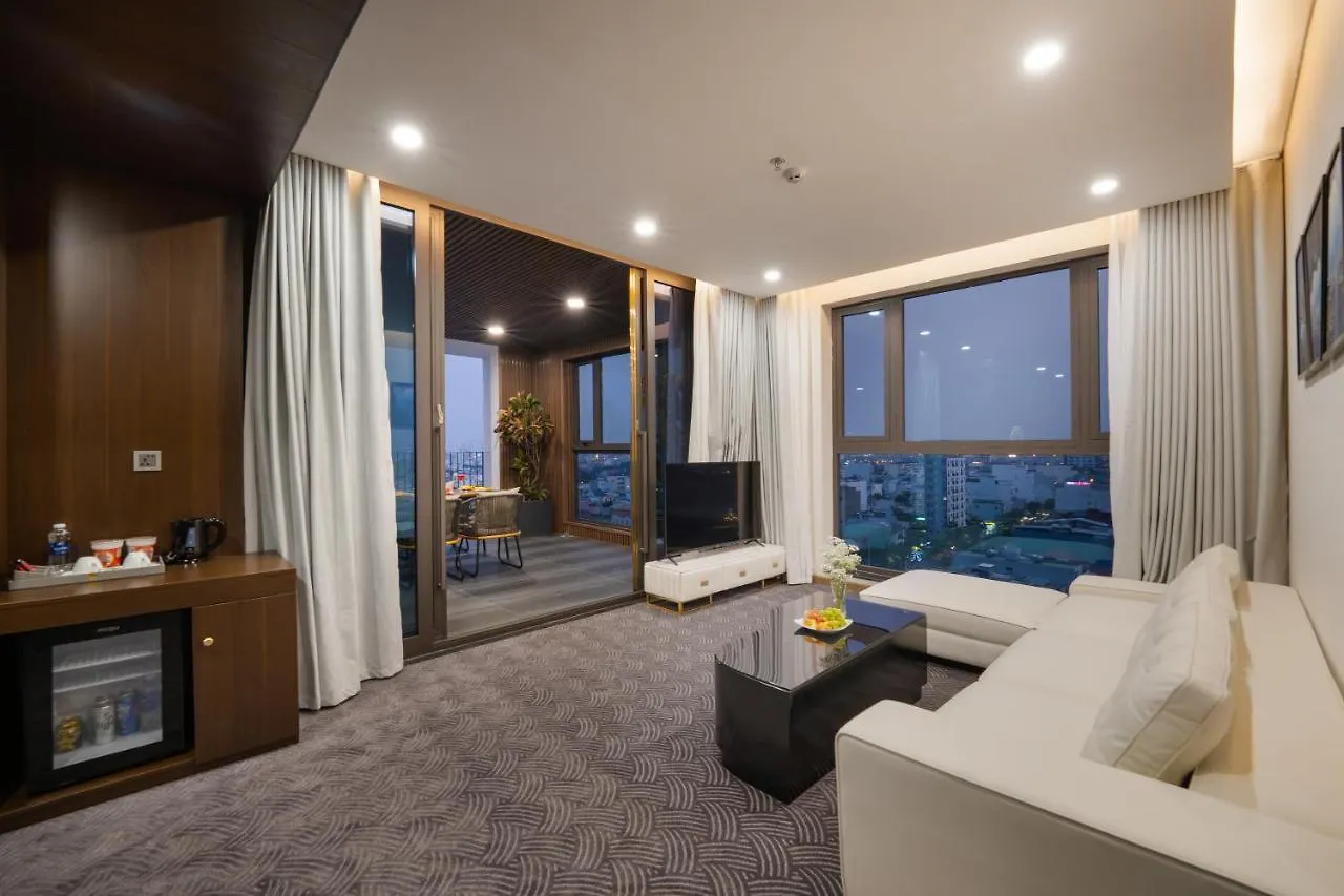 Golden Lotus Grand Da Nang - Panoramic Rooftop Bar & Daily Afternoon Tea Hotel