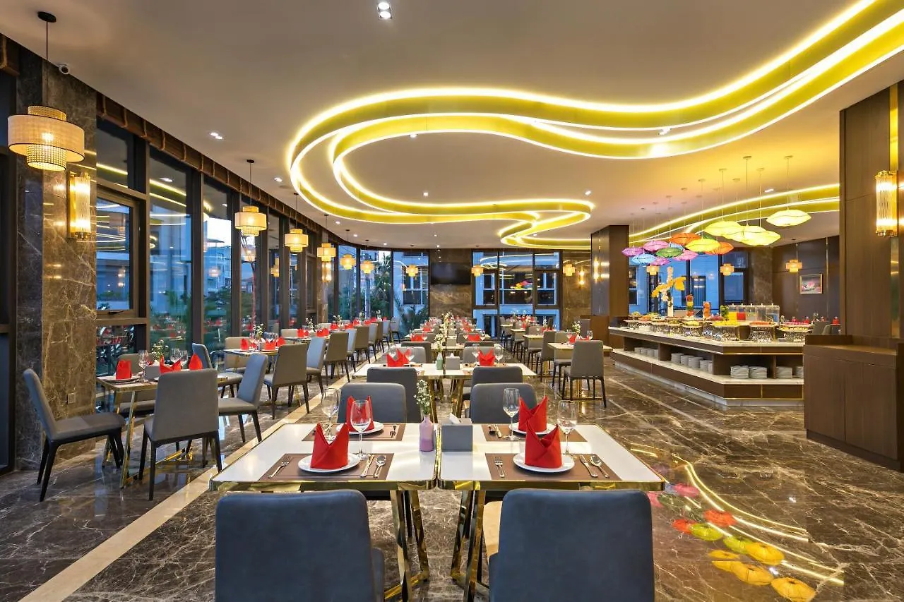 Golden Lotus Grand Da Nang - Panoramic Rooftop Bar & Daily Afternoon Tea Hotel