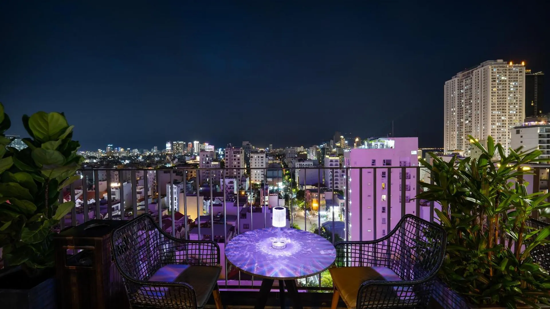 Golden Lotus Grand Da Nang - Panoramic Rooftop Bar & Daily Afternoon Tea
