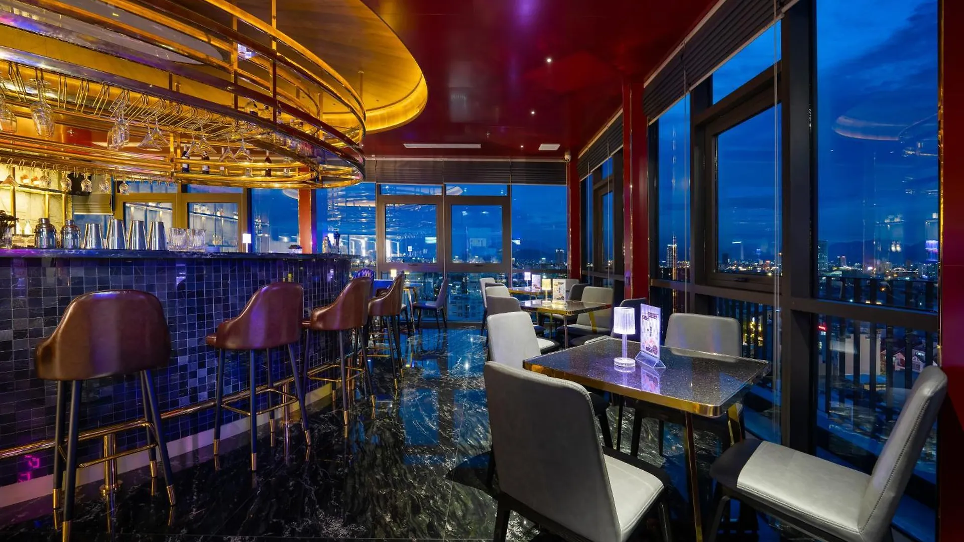 Hotel Golden Lotus Grand Da Nang - Panoramic Rooftop Bar & Daily Afternoon Tea